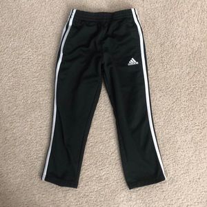 Kids size 5 adidas pants with pockets